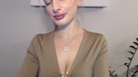 Snapshot of marilyndevilish chatting on December 2024 07:32:01 PM MarilynDevilish online show from December 2024 07:32:01 PM