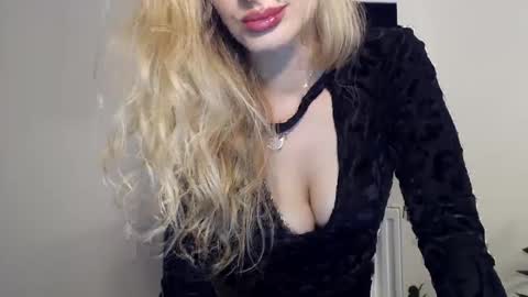 Snapshot of marilyndevilish chatting on December 2024 07:00:01 PM MarilynDevilish online show from December 2024 07:00:01 PM
