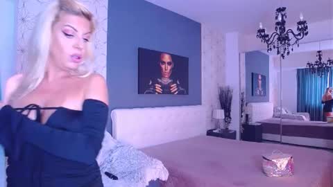 Snapshot of marimais chatting on September 2025 07:10:02 AM Mary Mais online show from September 2025 07:10:02 AM