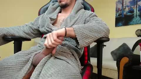 Snapshot of marioslim chatting on December 2024 11:50:02 AM marioslim online show from December 2024 11:50:02 AM