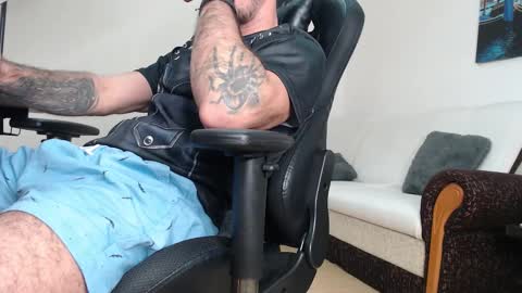 Snapshot of marioslim chatting on October 2025 03:42:02 PM marioslim online show from October 2025 03:42:02 PM