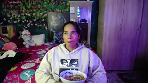 Snapshot of maritza_ferrerr chatting on February 2025 02:09:02 AM Maritza Ferrer -Samara Beltran online show from February 2025 02:09:02 AM