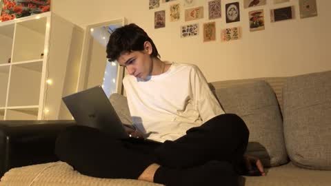 Mark online show from October 2025 01:35:02 PM