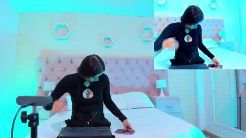 markandphilip  online show from September 2025 12:15:01 PM