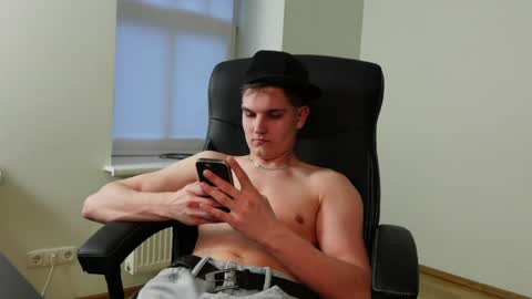 Snapshot of markymark_k chatting on April 2026 05:52:01 PM Marky mark online show from April 2026 05:52:01 PM