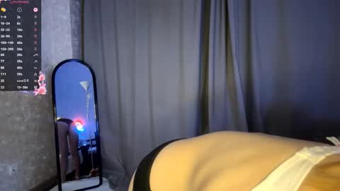 Olivia online show from December 2025 02:00:01 PM