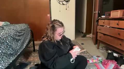 maroon_moon online show from December 2025 01:57:02 AM