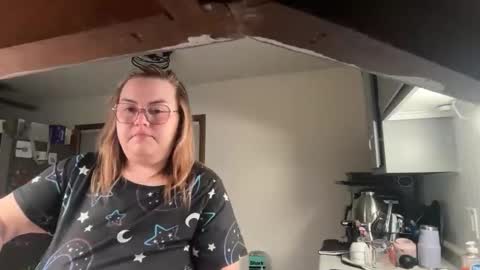 maroon_moon online show from May 2026 03:23:02 AM