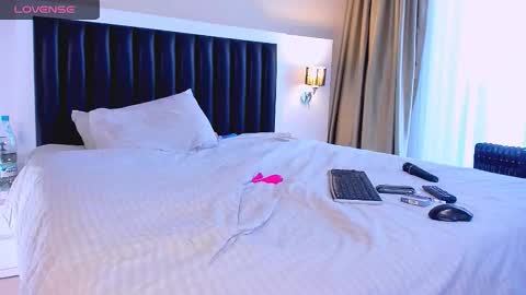 Mari online show from December 2025 06:55:02 AM