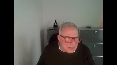 martin_1947 online show from February 2025 04:42:02 PM