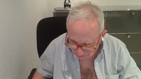 martin_1947 online show from October 2025 08:26:01 PM