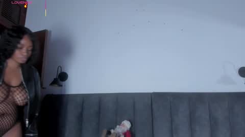 Laura online show from November 2025 08:52:01 PM