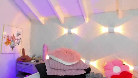 martina mIIler online show from May 2026 01:05:02 PM