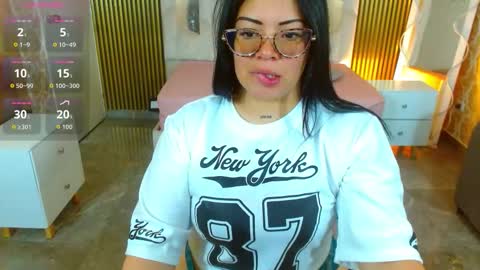Snapshot of martina_tay chatting on December 2025 03:22:01 AM Hey im martina online show from December 2025 03:22:01 AM