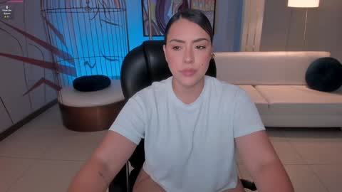 Snapshot of martinnabonnet chatting on January 2025 01:22:01 PM Martinna Bonnet online show from January 2025 01:22:01 PM