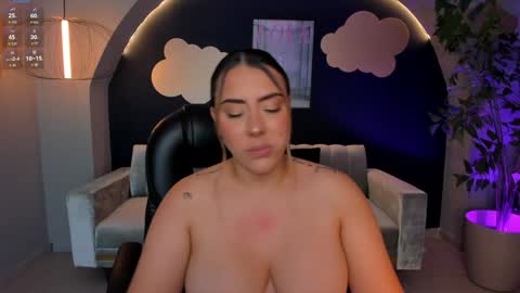 Snapshot of martinnabonnet chatting on February 2025 04:31:01 PM Martinna Bonnet online show from February 2025 04:31:01 PM