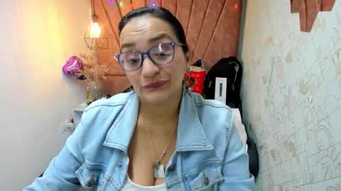 Marylin online show from December 2025 07:53:02 PM