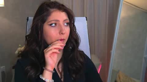 Snapshot of marymillerr chatting on October 2025 09:39:02 AM Mary Miller online show from October 2025 09:39:02 AM