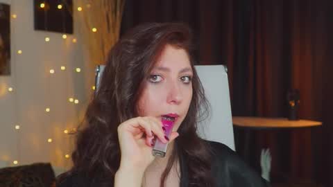 Snapshot of marymillerr chatting on October 2025 06:25:01 AM Mary Miller online show from October 2025 06:25:01 AM