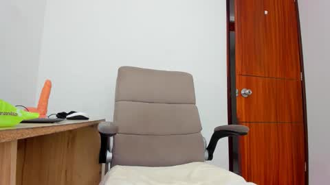 3 online show from December 2025 03:17:01 PM