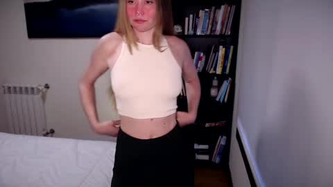 Snapshot of marytiny chatting on April 2026 06:45:01 PM Mary online show from April 2026 06:45:01 PM