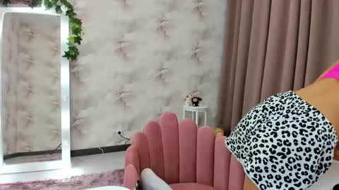 Luucy UTC1 Mon Tue Wed Thu Fri 0500-1130 online show from September 2025 03:08:01 AM