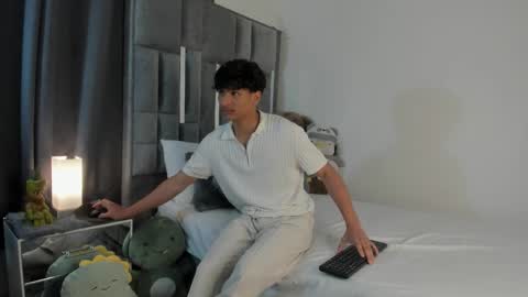 mash_angelo online show from October 2025 02:31:01 AM