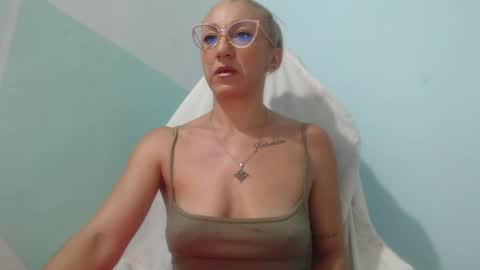 Snapshot of massielferretis chatting on April 2026 11:21:02 PM massiel ferreti online show from April 2026 11:21:02 PM