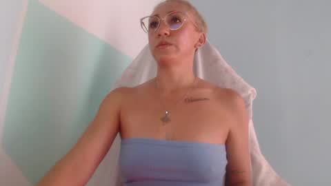 Snapshot of massielferretis chatting on April 2026 10:23:02 PM massiel ferreti online show from April 2026 10:23:02 PM