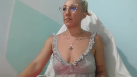 Snapshot of massielferretis chatting on April 2026 11:27:01 PM massiel ferreti online show from April 2026 11:27:01 PM