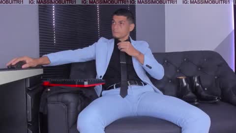 I am Massimo online show from November 2025 01:04:01 PM