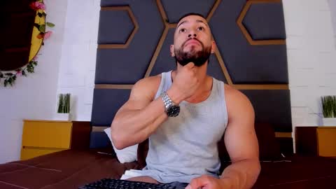 Massimo online show from December 2025 03:25:01 AM