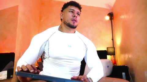 massimowalton2 online show from May 2026 02:05:02 AM