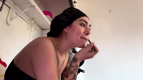 masturbatingmariamiller online show from November 2025 09:50:01 PM