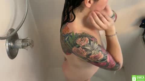 Snapshot of matchingtracksuits chatting on December 2024 02:11:02 PM Jer and Kel online show from December 2024 02:11:02 PM