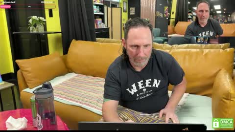 Snapshot of matchingtracksuits chatting on March 2025 05:45:01 PM Jer and Kel online show from March 2025 05:45:01 PM