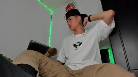 mateo_escobar online show from December 2025 01:01:02 AM