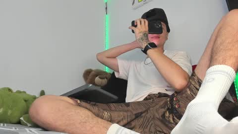 Snapshot of mateo_escobar777 chatting on April 2026 06:10:02 AM Mateo online show from April 2026 06:10:02 AM