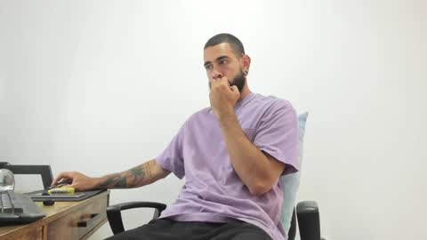 Matheus     online show from February 2025 09:29:01 PM