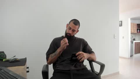 Matheus     online show from September 2025 02:40:01 PM