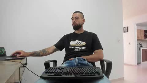 Matheus     online show from November 2025 05:15:02 PM