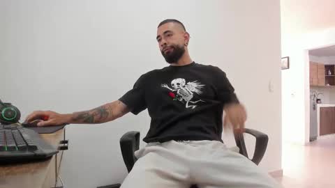 Matheus     online show from November 2025 08:35:02 PM