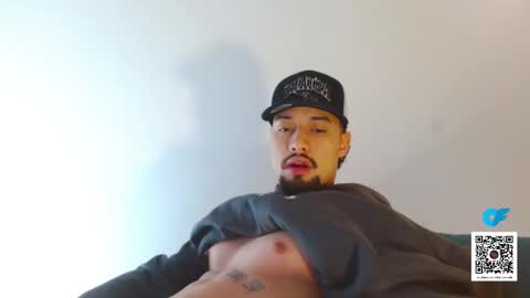 Snapshot of mathew444 chatting on December 2025 03:51:02 PM STRURIBE ON INSTAGRAM online show from December 2025 03:51:02 PM