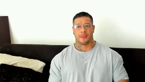 Snapshot of mathews_roses chatting on September 2025 06:00:01 PM Marck Mathews online show from September 2025 06:00:01 PM