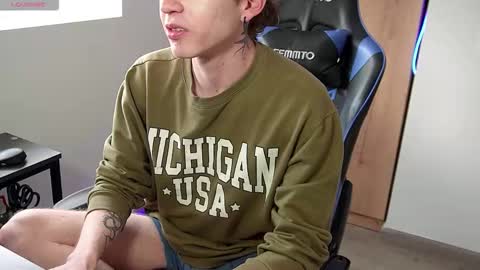 Alejandro Alex online show from October 2025 03:01:02 PM