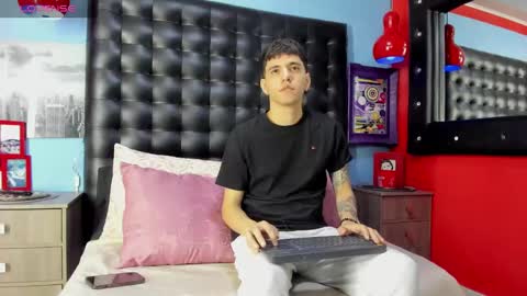 ---Matteo--- online show from October 2025 04:00:01 AM