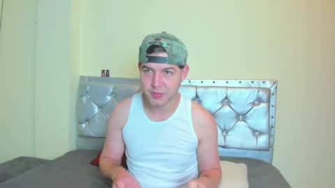 Snapshot of matthew_gill chatting on May 2026 12:44:02 PM matthewlatinc online show from May 2026 12:44:02 PM