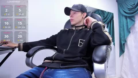 Snapshot of matthewboy_ chatting on January 2025 05:35:01 AM MatthewBoy online show from January 2025 05:35:01 AM