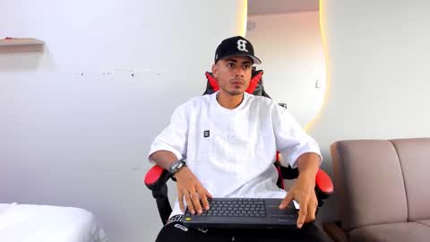 Snapshot of matthewcullenn chatting on December 2025 09:41:02 PM Matthew online show from December 2025 09:41:02 PM