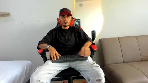 Snapshot of matthewcullenn chatting on December 2025 07:21:02 PM Matthew online show from December 2025 07:21:02 PM